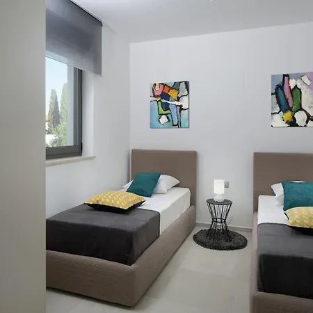 Appartement Luxury With Private Pool 100 M From The And Close To Pula *