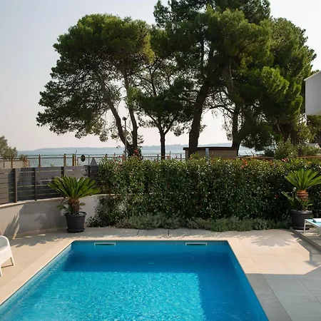Luxury With Private Pool 100 M From The And Close To Pula Fažana