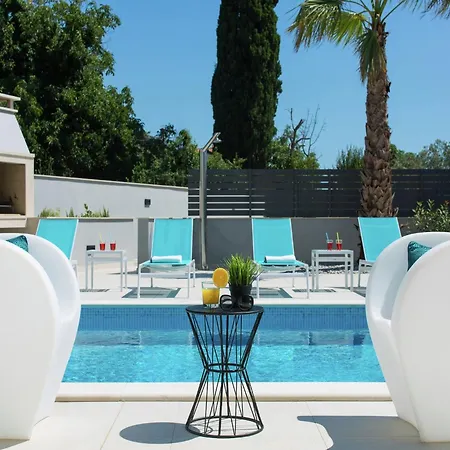 Luxury With Private Pool 100 M From The And Close To Pula * Fažana