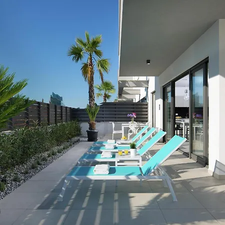 Luxury With Private Pool 100 M From The And Close To Pula