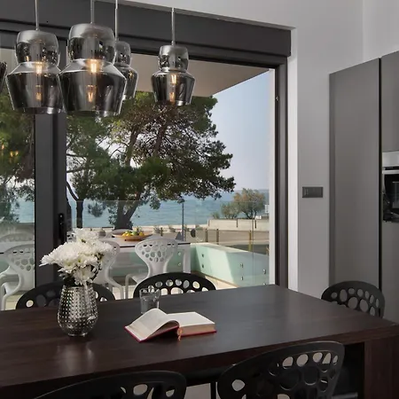 Luxury With Private Pool 100 M From The And Close To Pula Appartement