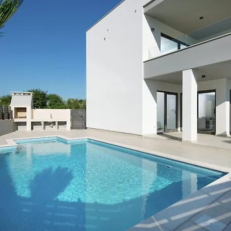 Luxury With Private Pool, 100 M From The And Close To Pula Lägenhet