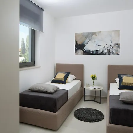 Luxury With Private Pool, 100 M From The And Close To Pula Fažana