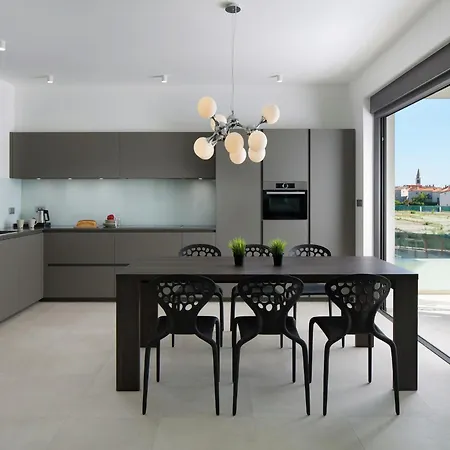 Luxury With Private Pool 100 M From The And Close To Pula Apartment