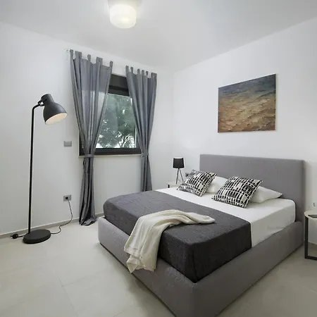 Luxury With Private Pool, 100 M From The And Close To Pula