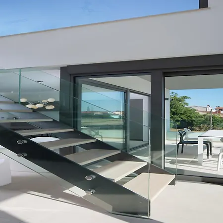 Luxury With Private Pool 100 M From The And Close To Pula Apartment