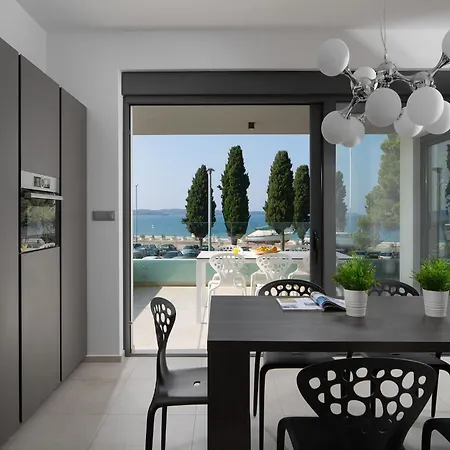 Apartment Luxury With Private Pool 100 M From The And Close To Pula Fazana