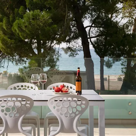 Apartment Luxury With Private Pool 100 M From The And Close To Pula