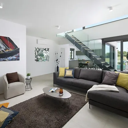 Luxury With Private Pool 100 M From The And Close To Pula * Fazana