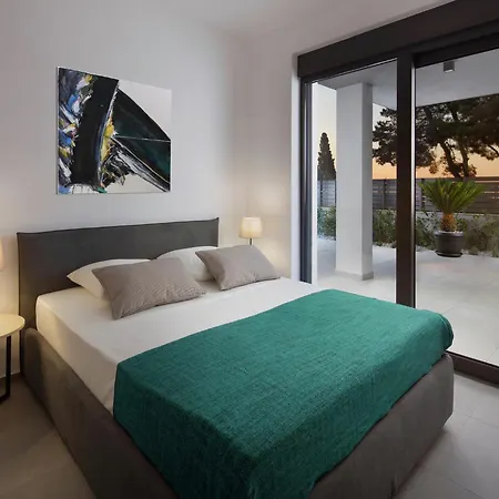 Luxury With Private Pool 100 M From The And Close To Pula Apartment Fazana