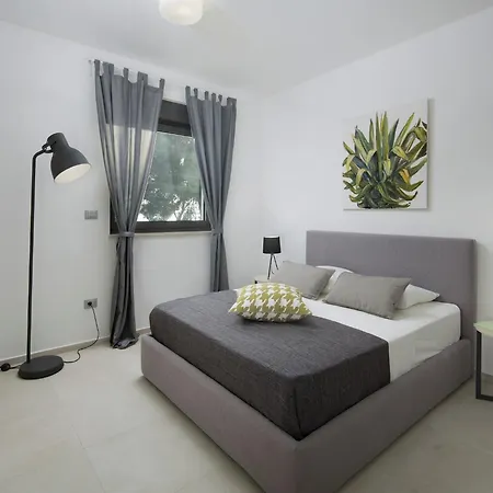 Luxury With Private Pool 100 M From The And Close To Pula Fazana