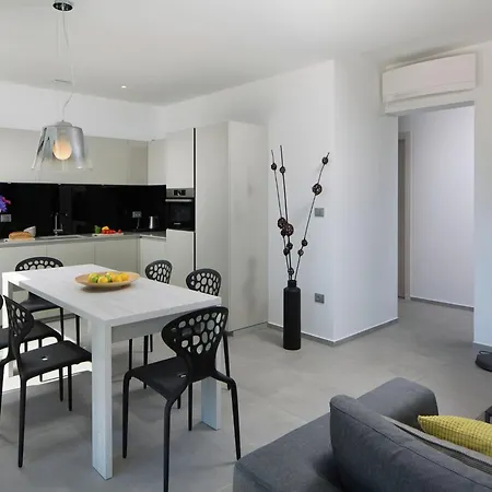 Luxury With Private Pool 100 M From The And Close To Pula