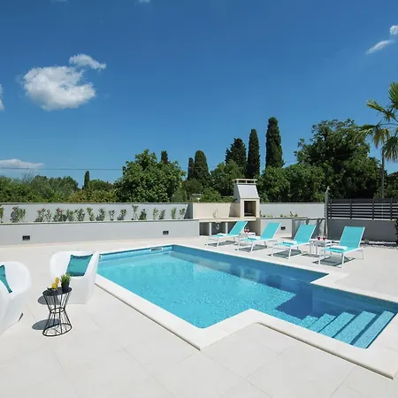 Luxury With Private Pool 100 M From The And Close To Pula * Fazana