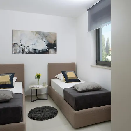 Luxury With Private Pool, 100 M From The And Close To Pula Lägenhet Fažana