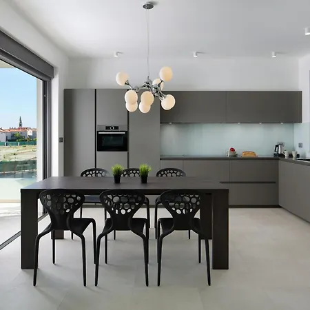 Luxury With Private Pool, 100 M From The And Close To Pula Fažana