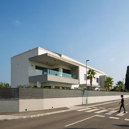 Luxury With Private Pool 100 M From The And Close To Pula Apartment *